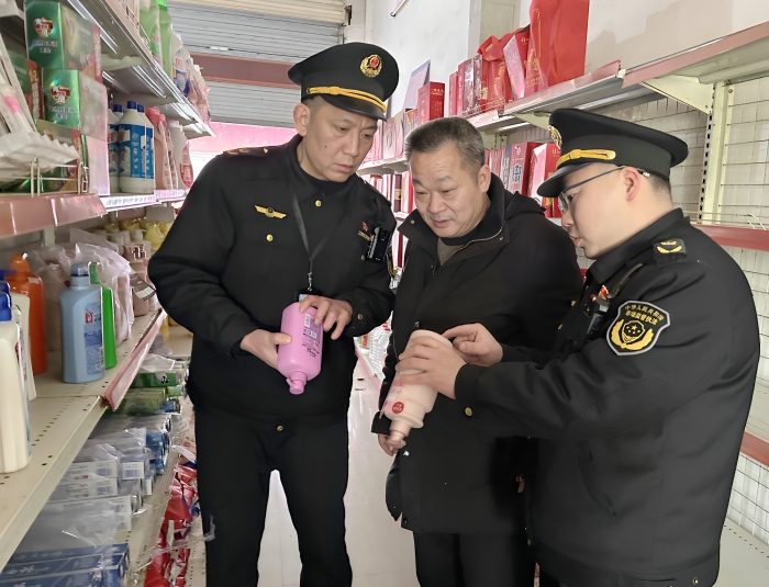 重慶市涪陵區(qū)市場(chǎng)監(jiān)管局開展節(jié)前化妝品質(zhì)量專項(xiàng)檢查