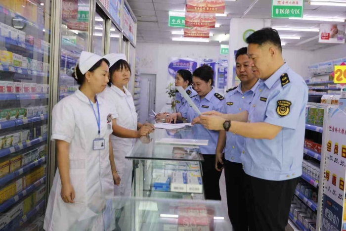 圖為吉林省藥監(jiān)局開展藥品流通環(huán)節(jié)“清源”行動專項督導檢查。（葉陽歡攝）