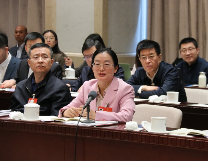 3月7日上午，十四屆全國人大四次會議北京市代表團舉行代表小組會議，審查計劃報告和草案、預算報告和草案。全國人大代表、北京婦產(chǎn)醫(yī)院內(nèi)分泌科主任阮祥燕在會上發(fā)言。